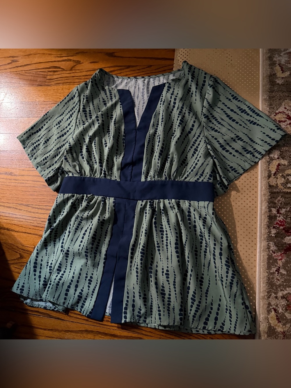 🆕 NEW Without Tags Women’s Olive Green Patterned Peplum Top w/ Black Trim - 2XL - Picture 5 of 11